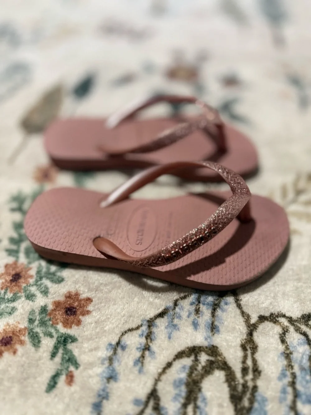 Havaianas girls Glitter Strap Flip Flops - Dusty Rose 10c